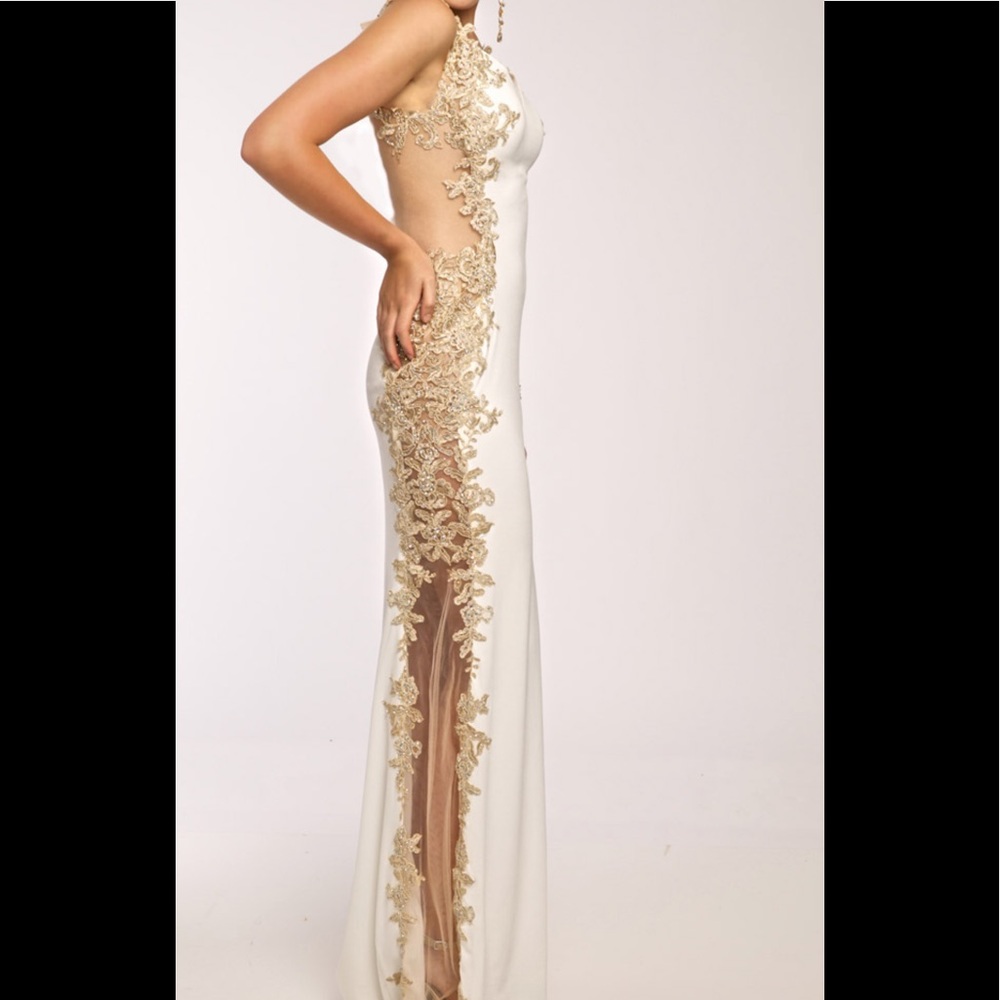 Beautiful Jovani dress. Color is Red/ Nude. Size 6. - Picture 2 of 6